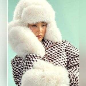 Cynthia Rowley Faux Fur ovresized mittens